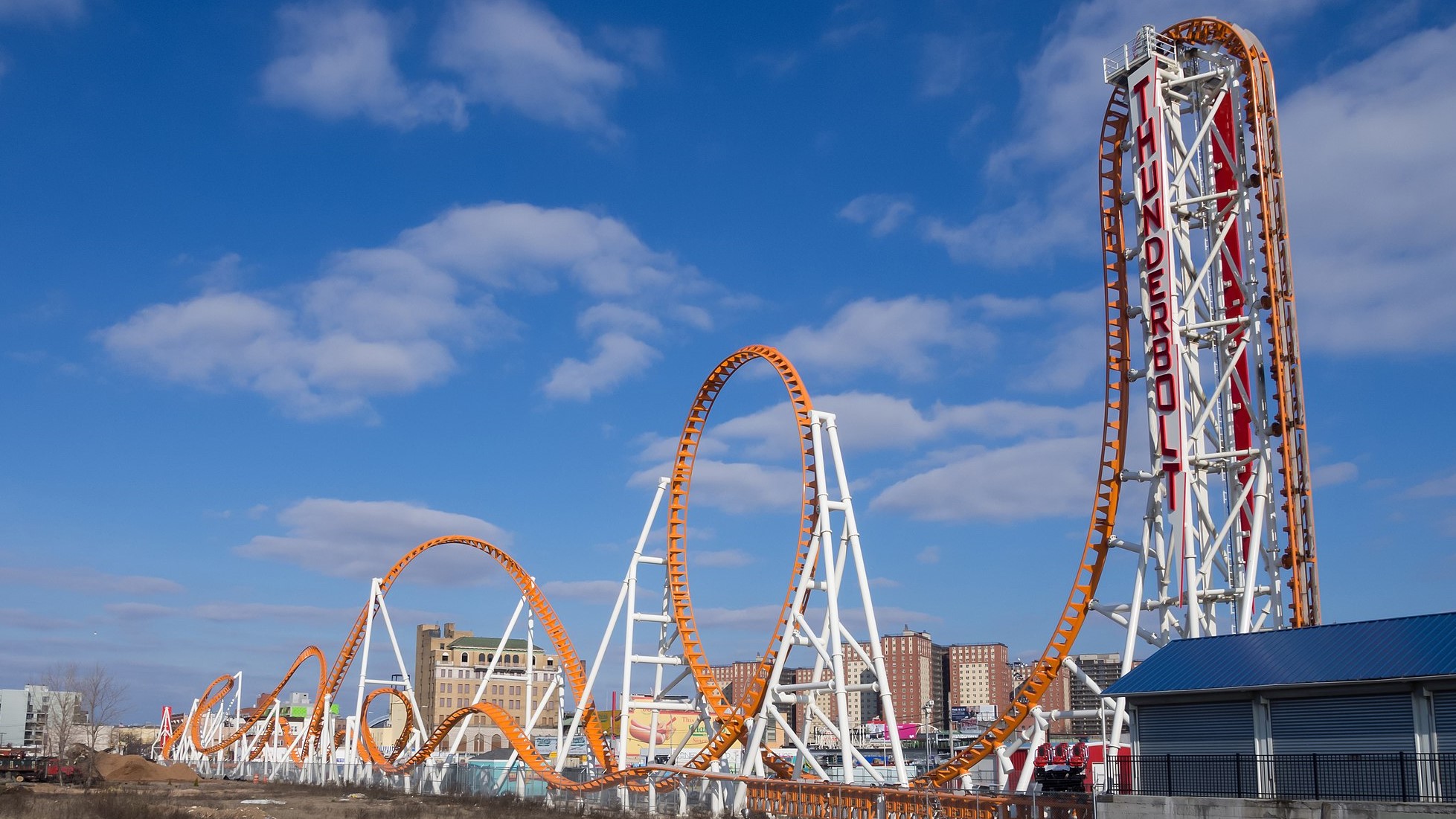 Een foto van de Thunderbolt achtbaan in Coney Island.